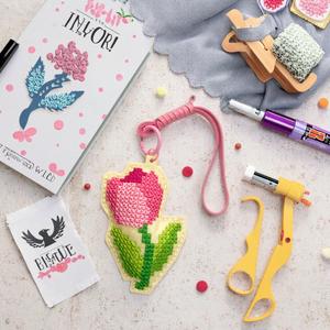 Hand sewing / weaving toys