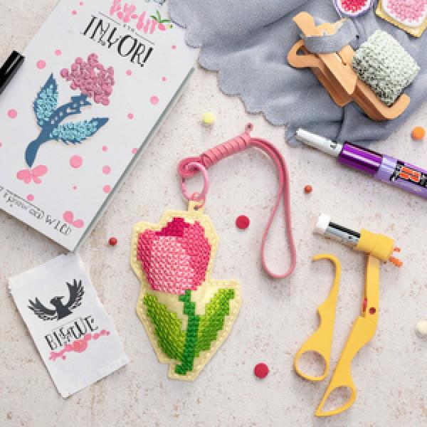 Hand sewing / weaving toys